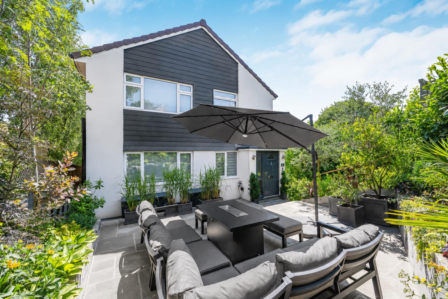 2 bed property in Deanfield Road, Henley-On-Thames